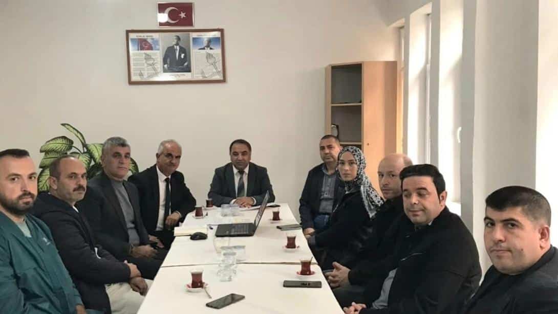 Almus İlçesi İlkokul Müdürleri ve Müdür Yetkili Öğretmenleriyle Ölçme Değerlendirme Süreçleri Bilgilendirme Toplantısı Yapıldı.