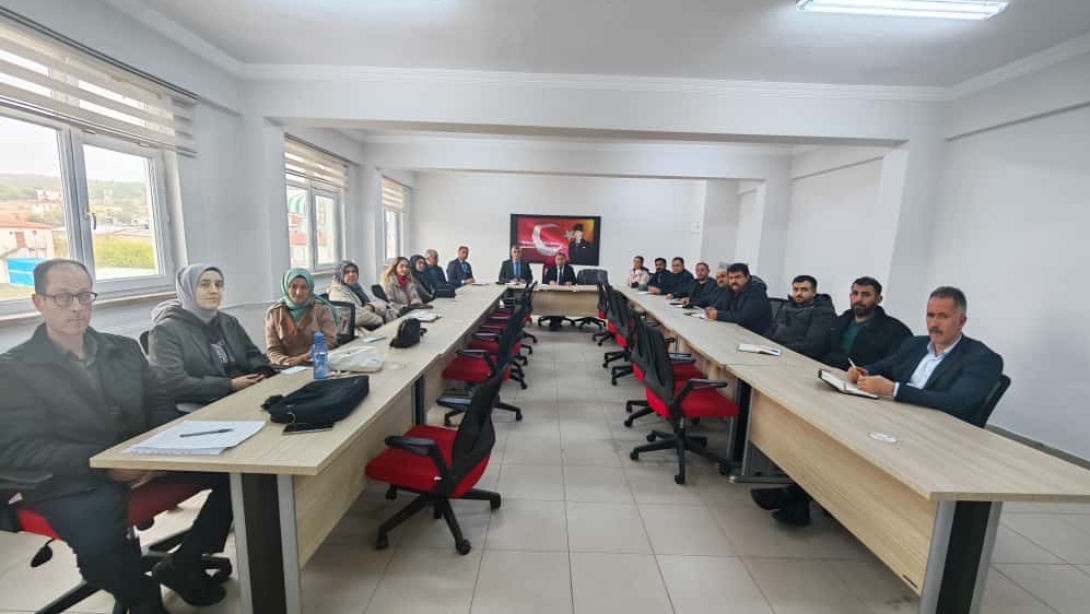 Artova, Yeşilyurt ve Sulusaray İlçeleri İlkokul Müdürleri ve Müdür Yetkili Öğretmenleriyle Ölçme Değerlendirme Süreçleri Bilgilendirme Toplantısı Yapıldı.